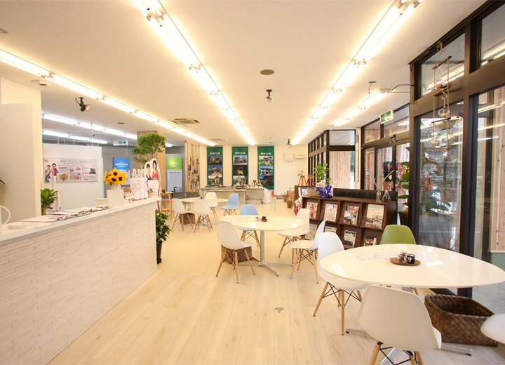 ギャラリー春日井フロアの様子カフェ